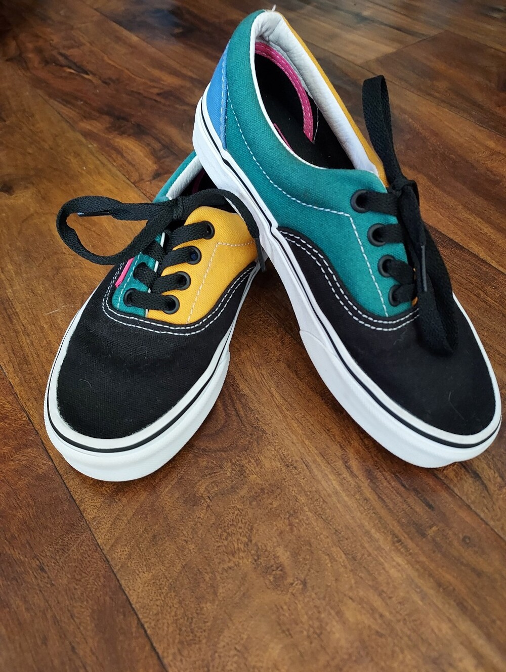 Vans Kids Era Low-Top Sneakers in Black, Green & Pink Accent